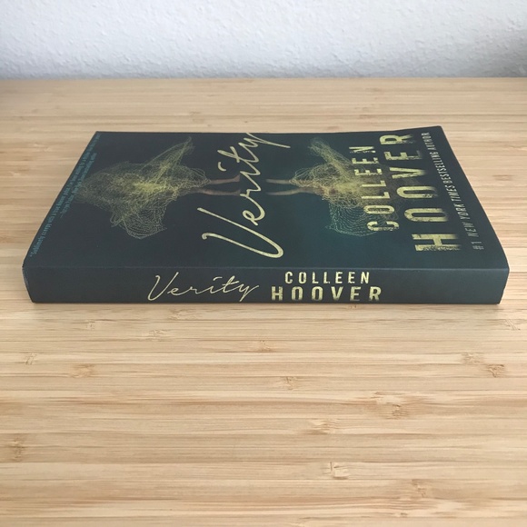 Verity by Colleen Hoover - Picture 3 of 10